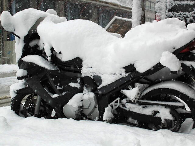 Pochopte, proč váš motocykl po zimě nenastartuje